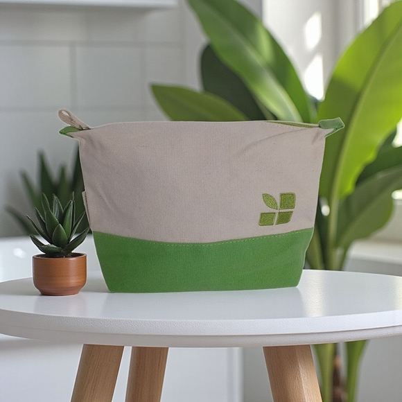 BIOLAGE CANVAS COSMETIC/TRAVEL BAG GREEN & IVORY NWOT - Picture 1 of 8